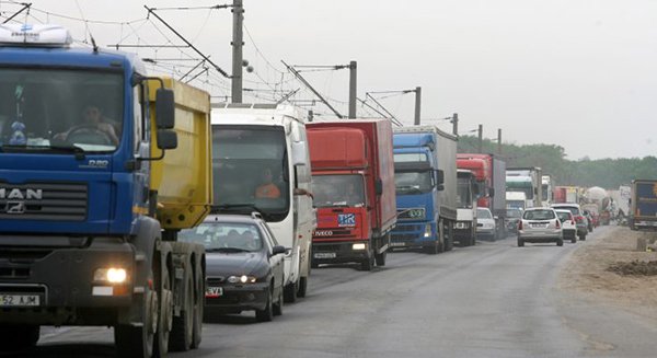 Amenzi pentru traficul greu din municipiu. Controalele continuă și în perioada următoare 