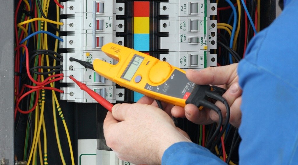 De ce este important să verifici periodic instalația electrică din casă?
