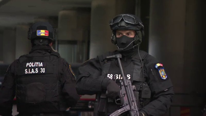 Pus la pământ de mascaţi, un infractor din Giurgiu ameninţa că sună la Poliţie (VIDEO)