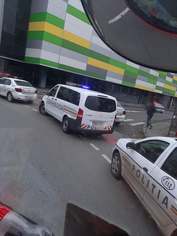 Amenințări și alertă cu „bombă” la Galleria Mall
