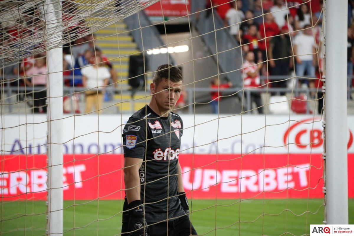 Bătrâna Doamnă FURATĂ de arbitri la Bucureşti: FCSB  - UTA 2-1, echipa lui Becali marcând din două lovituri de pedeapsă primite CADOU