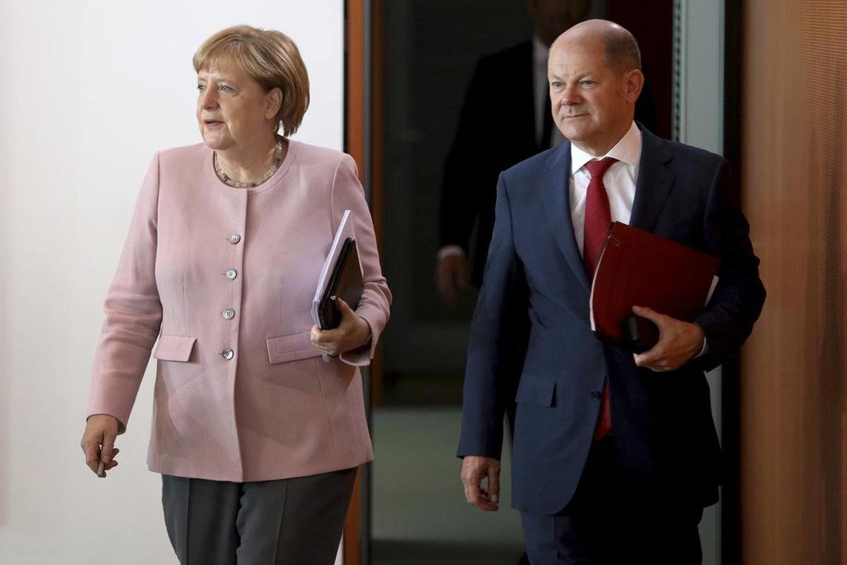 Angela Merkel părăseşte funcţia de cancelar al Germaniei; de astăzi noul cancelar federal este Olaf Scholz