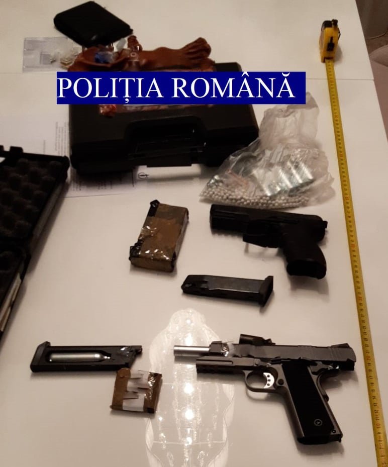 Peste 100 de percheziții la suspecți de contrabandă cu arme; se fac descinderi şi la Arad (FOTO)