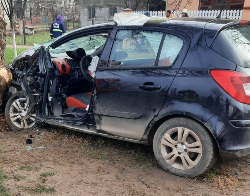 Accident cu o victimă la Nădlac (FOTO) / UPDATE: O tânără de 25 de ani se afla la volanul mașinii