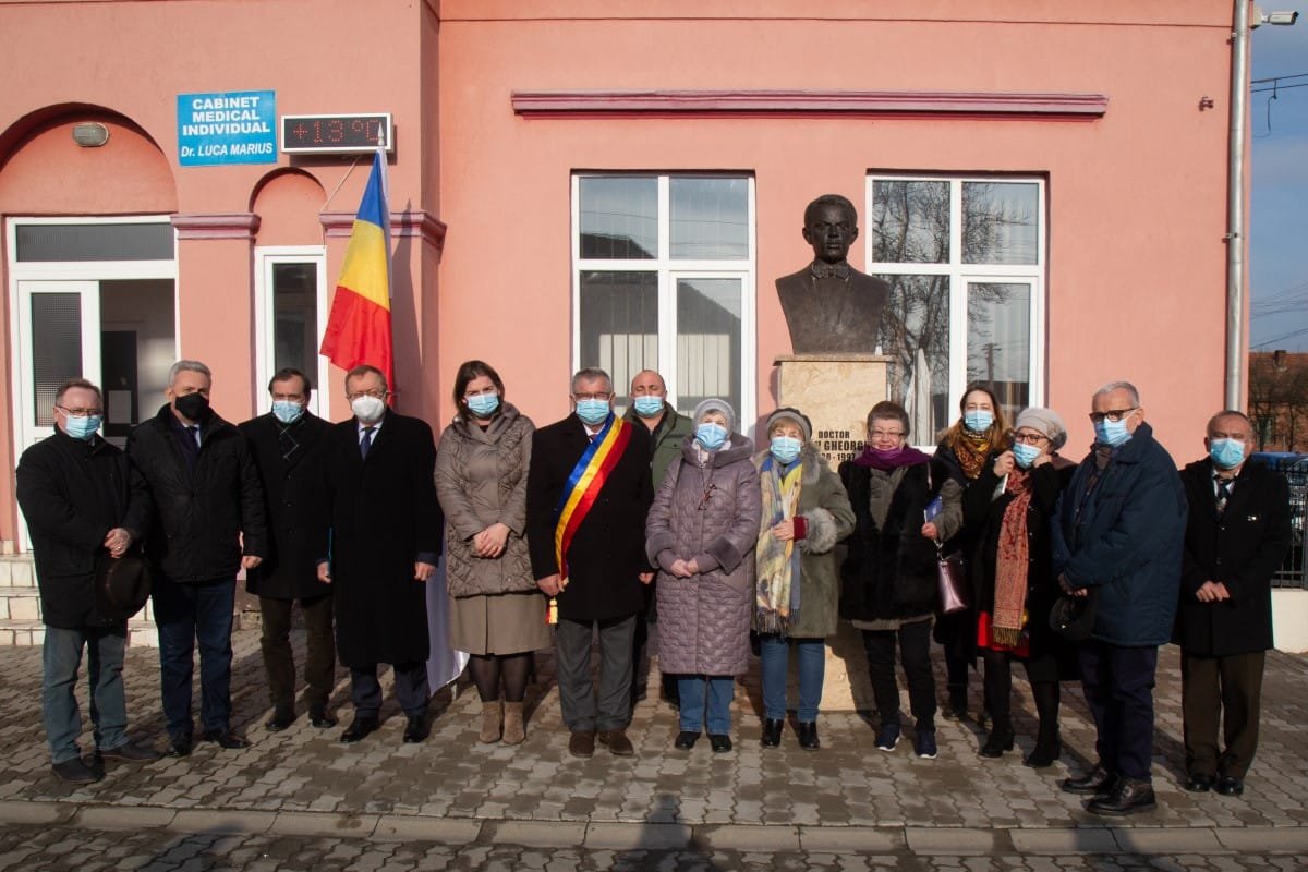 Dr. medic Gheorghe Pelău (o sută de ani de la naștere). Dezvelire bust. Comuna Bata. Dispensarul comunal (FOTO)