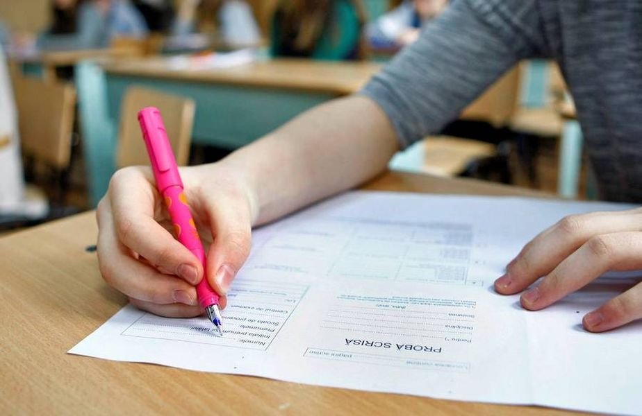 Educația dincolo de PANDEMIE: suport educațional oferit elevilor arădeni pentru susținerea examenului de bacalaureat