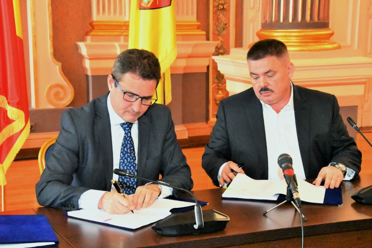 Primarul Aradului a semnat contractul pentru construirea noului pod peste Mureș. Vezi când încep lucrările