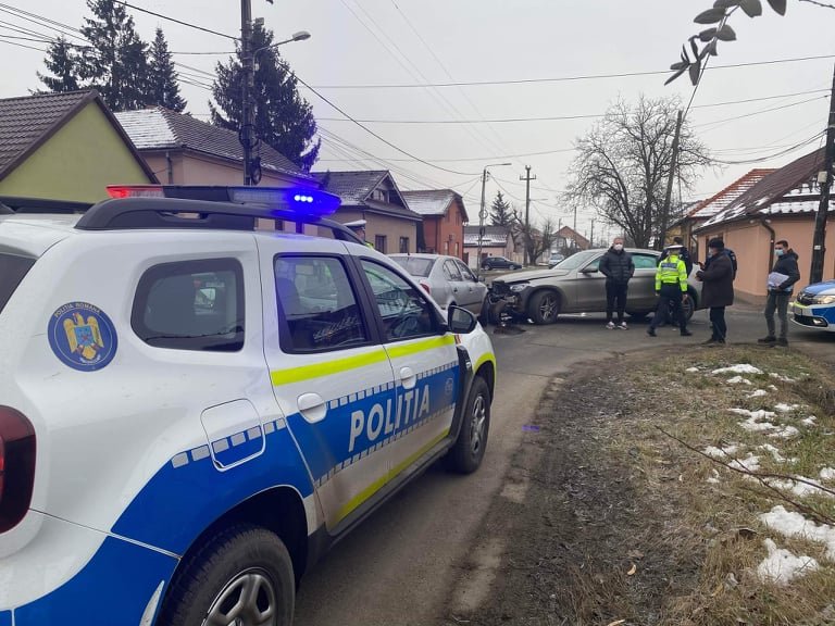 Accident cu o victimă în Aradul Nou (FOTO) / UPDATE: Șoferul a fost rănit ușor