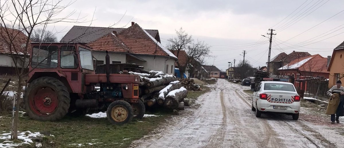 Hoți prinși după ce au furat mai mulți acumulatori auto (FOTO)