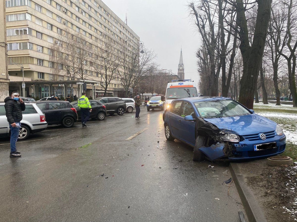 Accident cu o victimă în centrul Aradului (FOTO) / UPDATE: Șoferul a refuzat transportul la spital
