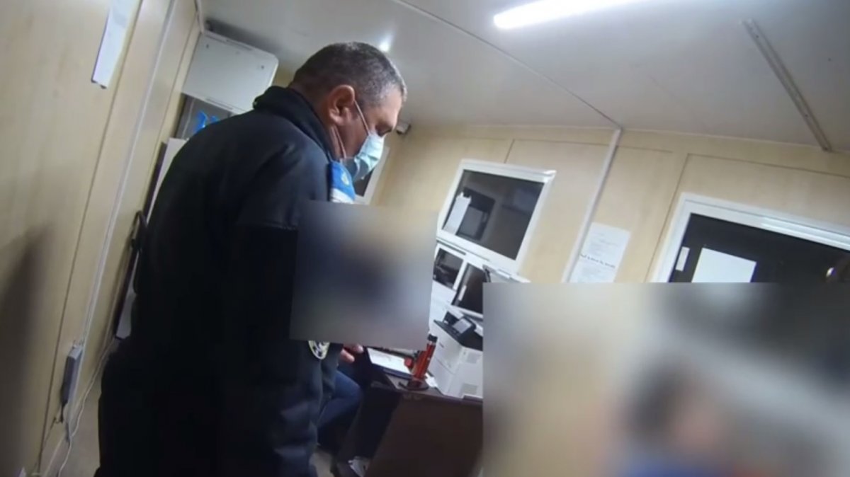 VIDEO - Șofer de tir amendat de jandarmi pentru că a provocat scandal în vamă
