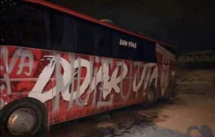 Autocarul UTA-ei a fost vandalizat la Cluj, înaintea meciului cu CFR (VIDEO)