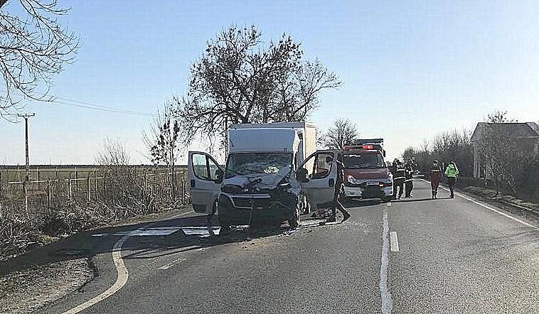 Accident cu TIR contra camionetă pe șoseaua Arad - Oradea lângă Domeniile Lupaș
