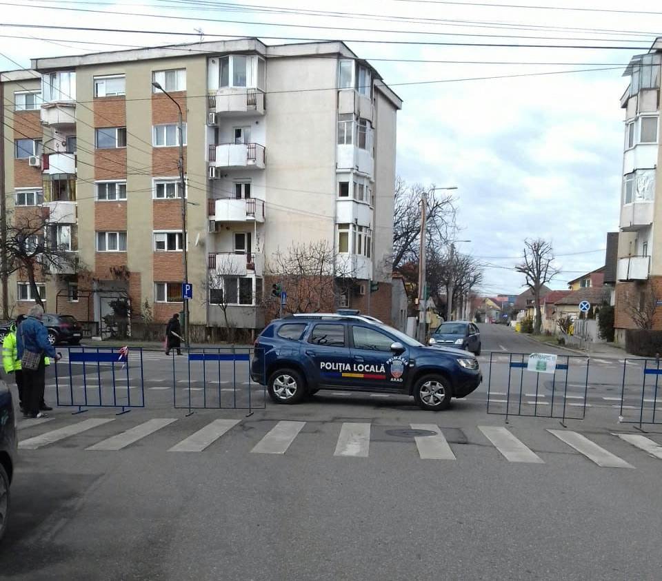 Restricții în trafic în mai multe zone din municipiu din cauza toaletării copacilor