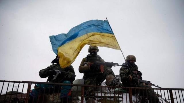 Ucraina se pregăteşte de război: a fost decretată mobilizarea rezerviştilor cu vârsta între 18 şi 60 de ani