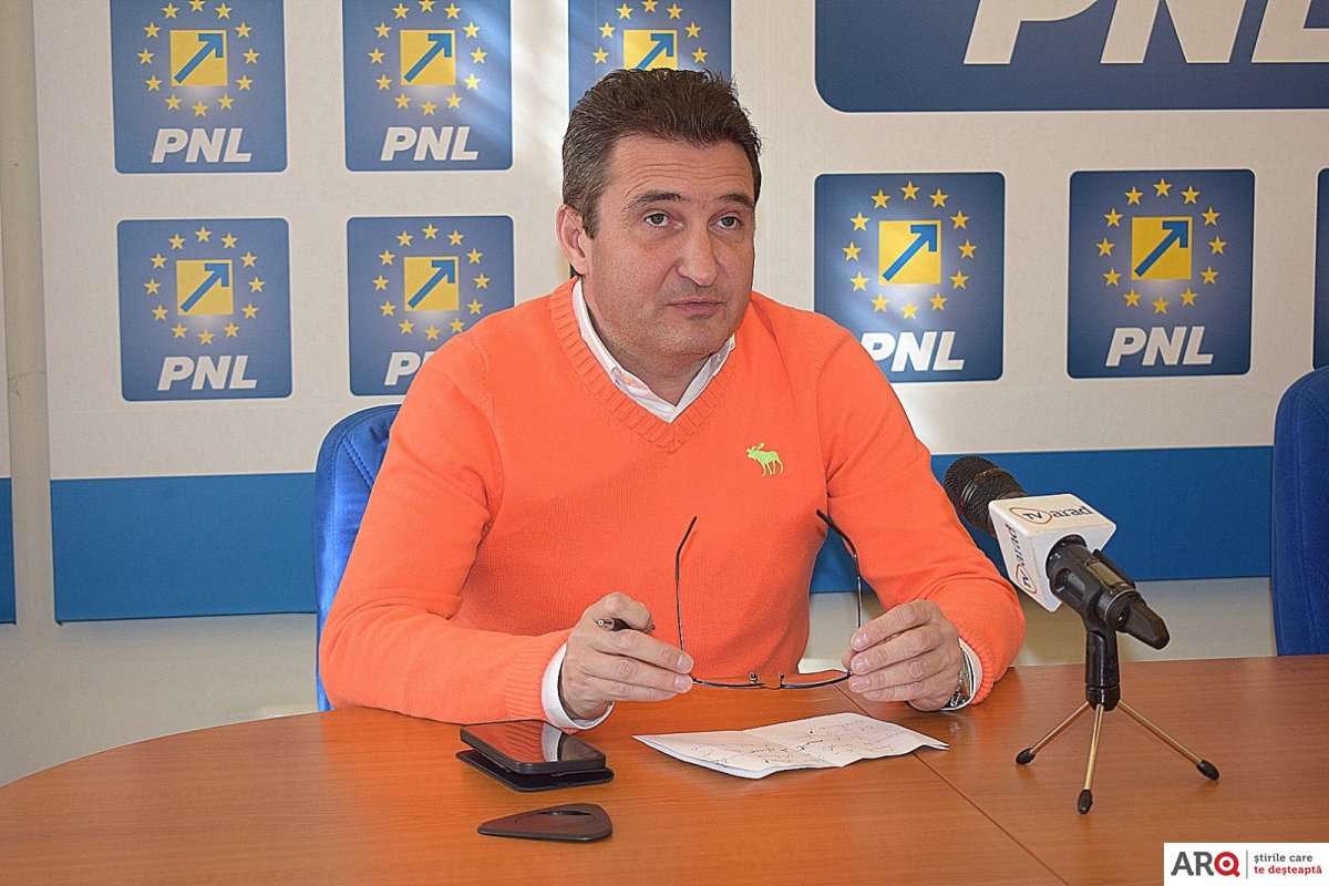 Primarul Bibarț, mesaj pentru oamenii politici: „Înainte să folosești stiloul, asigură-te că știi să folosești mătura!”  