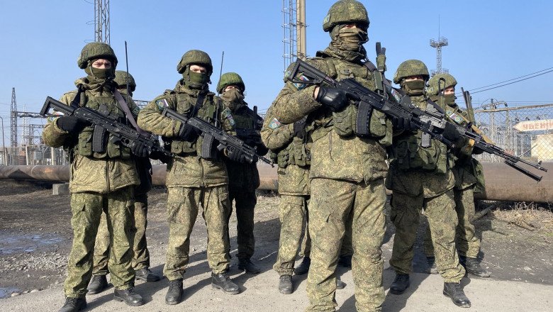 Armata Roşie 2.0. Unor femei din Ucraina le-au apărut pe Tinder profilurile unor militari ruşi aflaţi „în zonă”