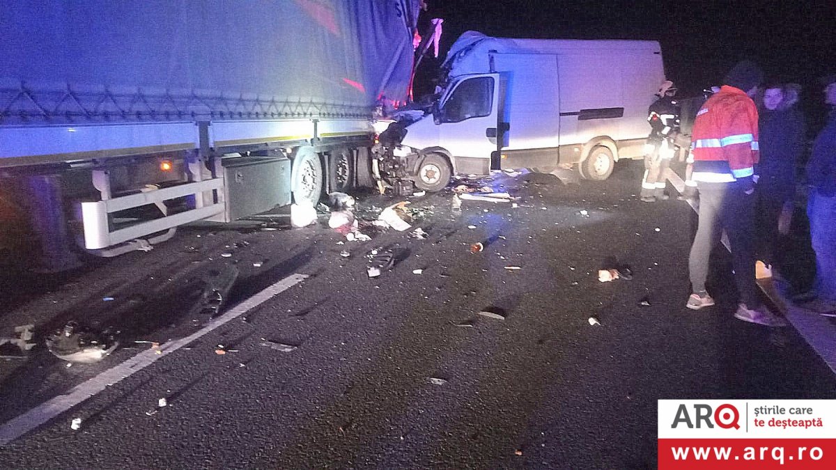 Șofer mort în accident cu microbuz contra TIR pe Autostrada A1 lângă Vama Nădlac