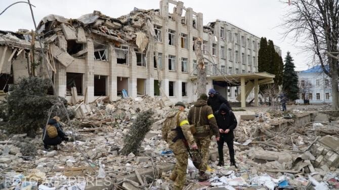 Culmea penibilului: un oficial rus susţine că armata lui Putin încearcă să bombardeze Ucraina „foarte delicat”