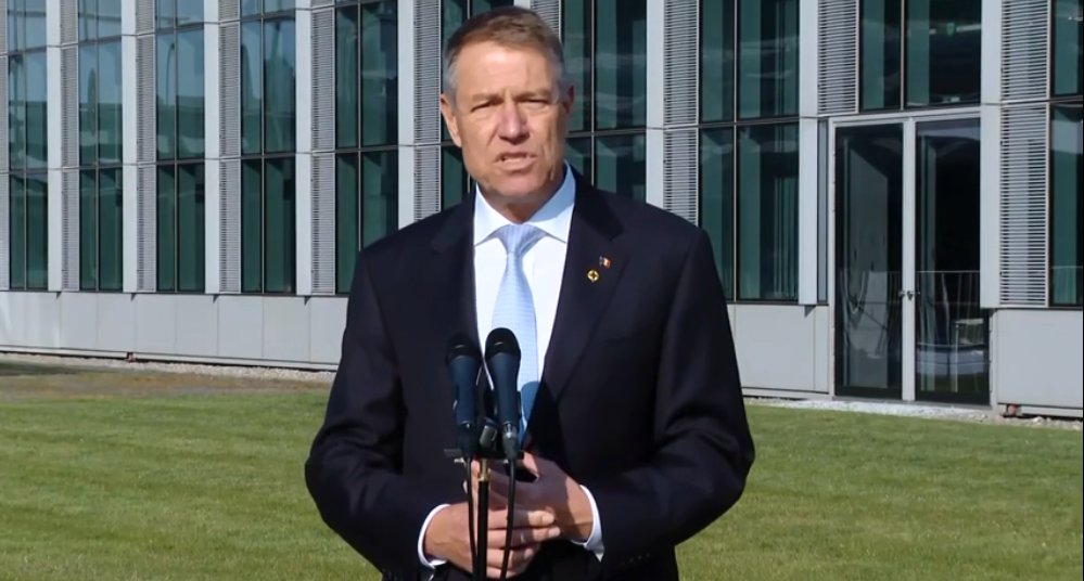 Klaus Iohannis anunţă că NATO a aprobat amplasarea unui grup de luptă în România (VIDEO)