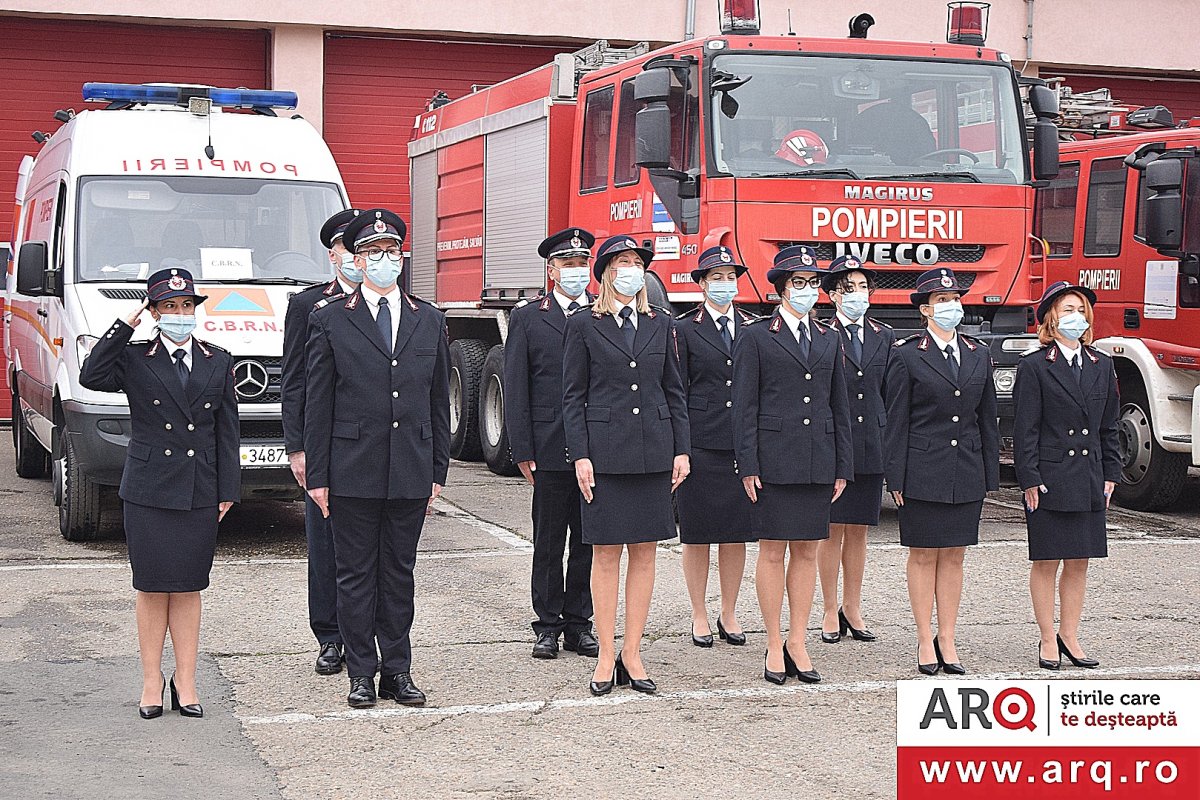 Moment festiv pe platoul unității Inspectoratului pentru Situații  de Urgenta “Vasile Goldiș” Arad cu prilejul Zilei Protecției Civile