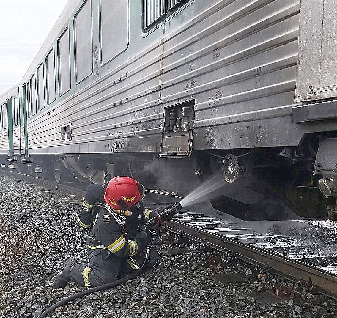 O locomotivă a luat foc în depou la Arad