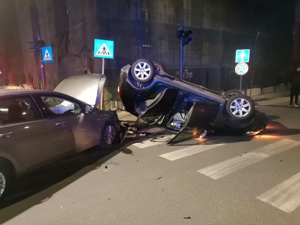 Accident spectaculos în Piața Mihai Viteazul