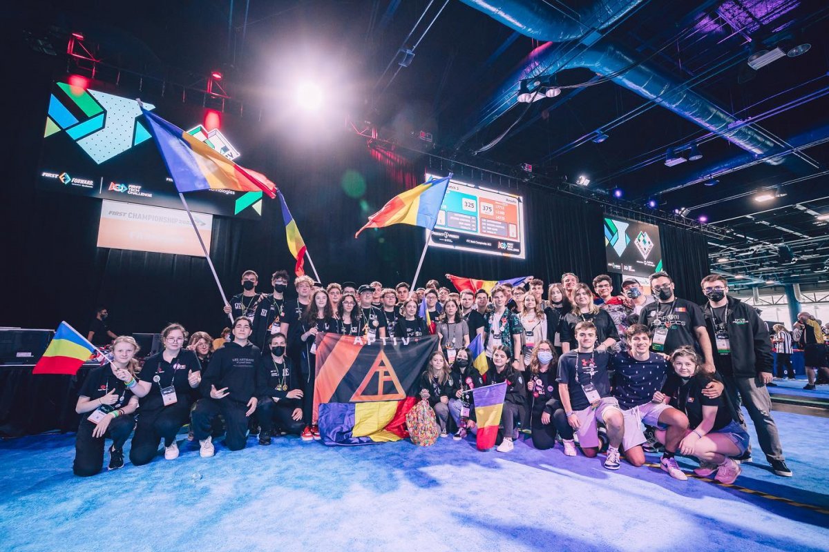 Delta Force, echipa Liceului Naţional de Informatică, a câştigat Campionatul Mondial de Robotică (FOTO)