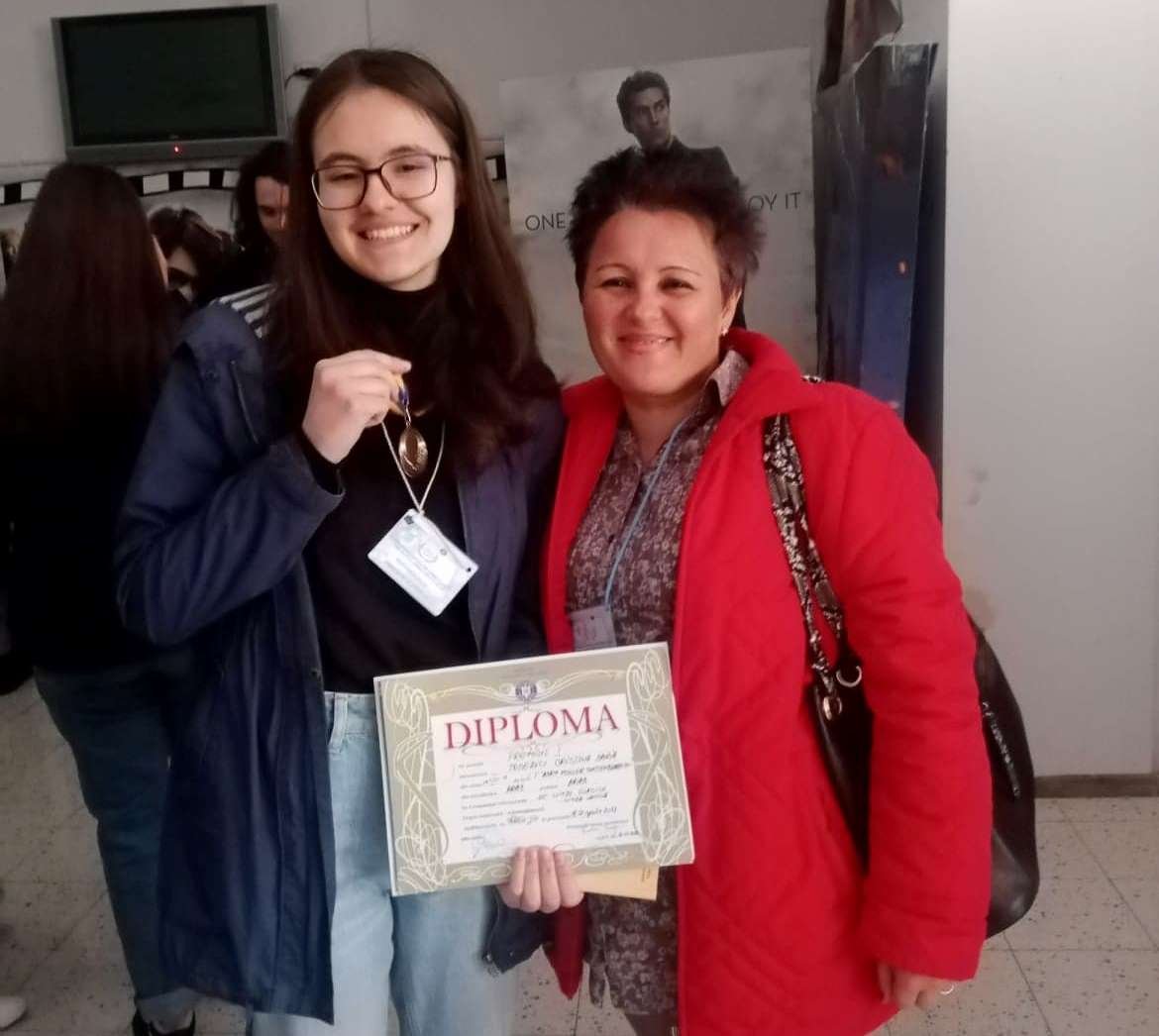 Cristina Daria Toderici, elevă a Liceului Teoretic „Adam Muller Guttenbrunn”, a adus Aradului Premiul I și medalia de aur la Olimpiada Naţională de Limbi clasice