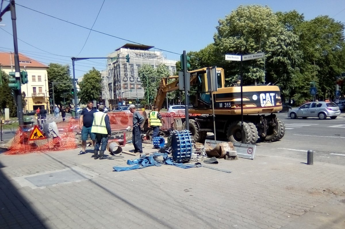 Continuă lucrările la reţeaua de apă potabilă din Arad