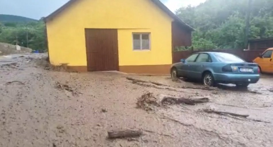 Mănăstirea Feredeu a fost inundată în urma unei ploi torențiale