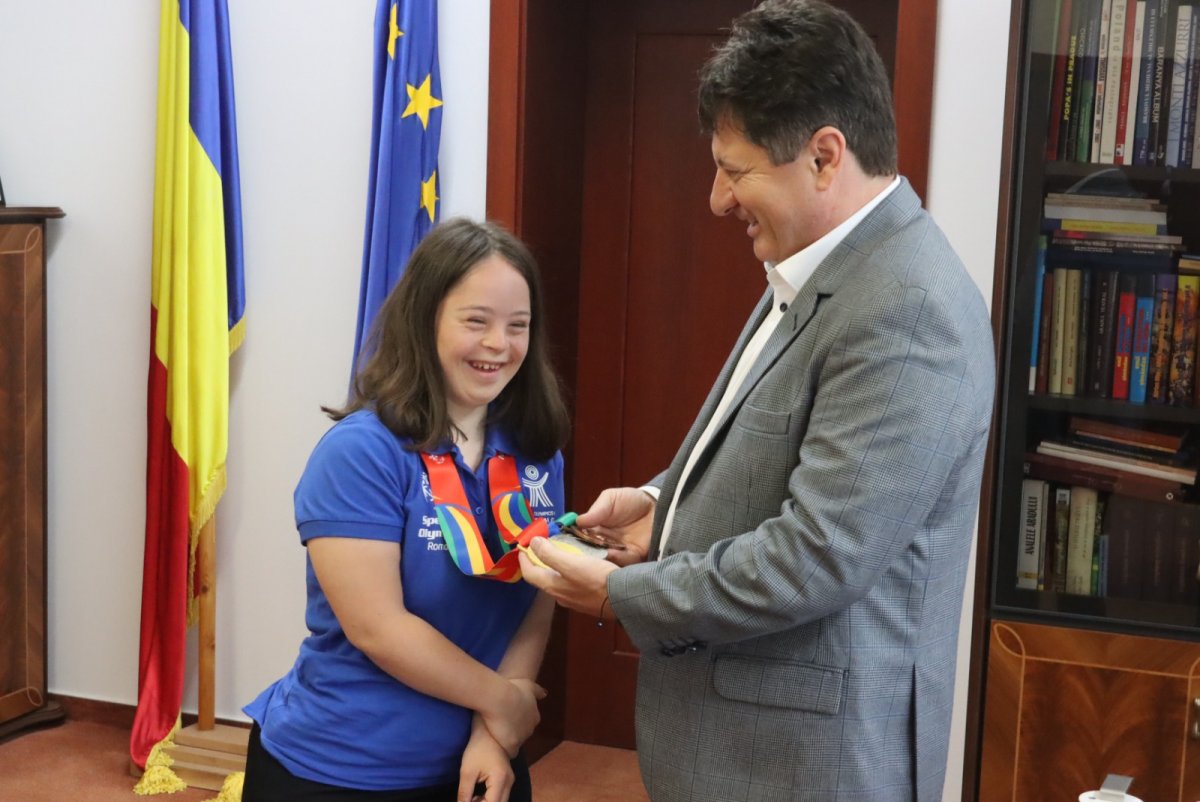 Distincţia „Bene Merenti” pentru Mara Oprea, triplă medaliată la Jocurile Special Olympics din Malta