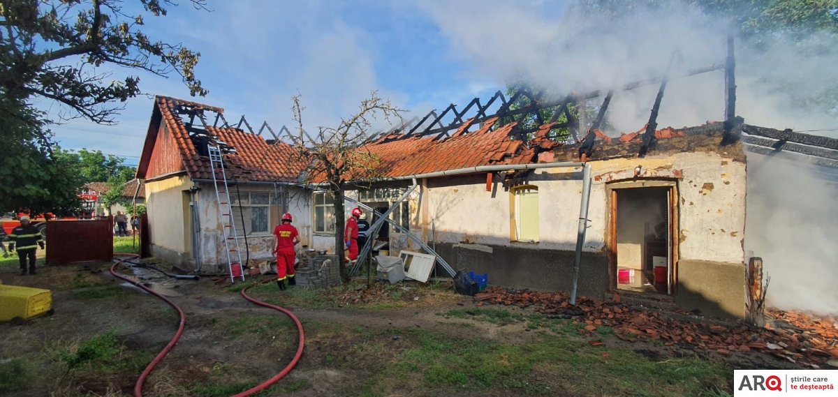 Incendiu la o casă în Sânleani