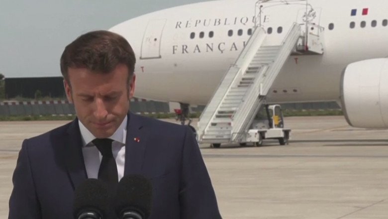 Macron a ajuns în România și a fost întâmpinat de Nicolae Ciucă