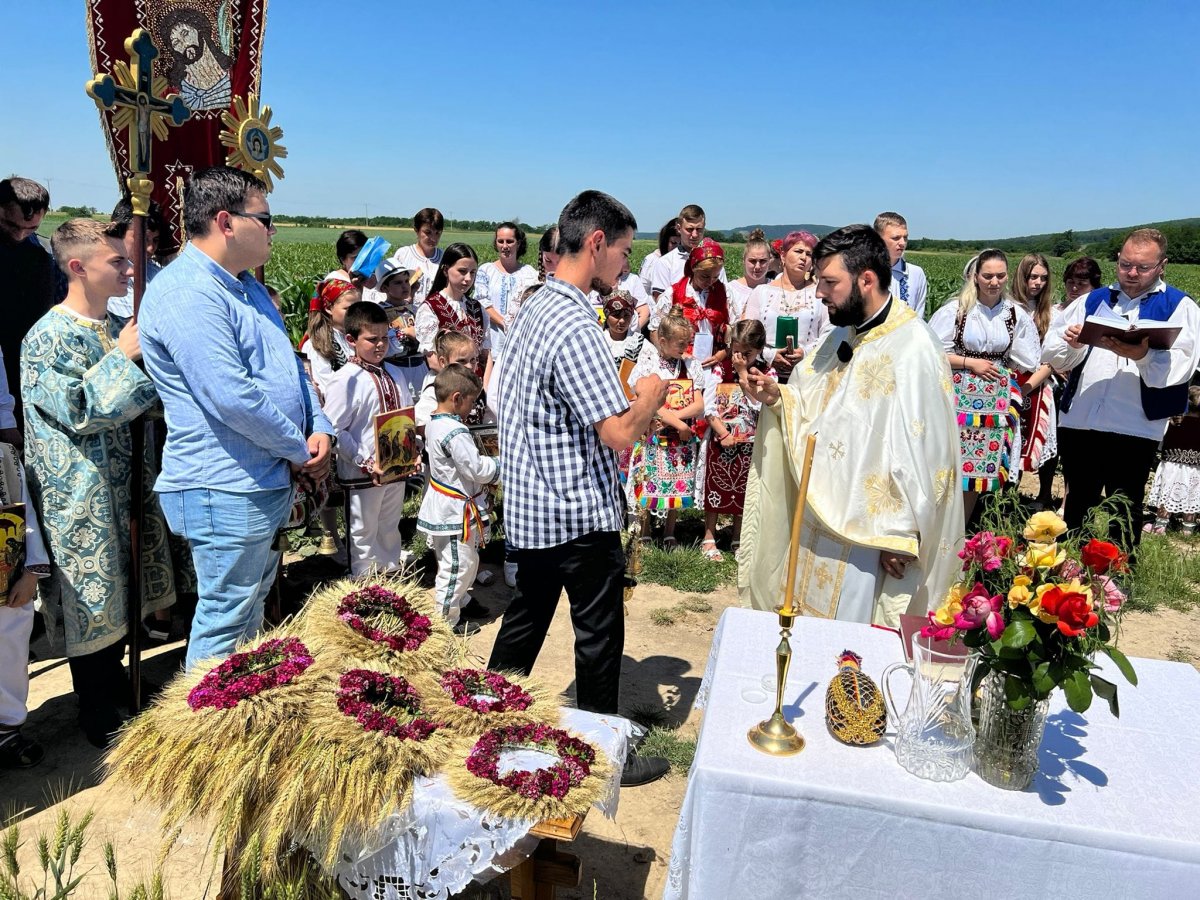 Ieșirea la țarină în Parohia Prunișor