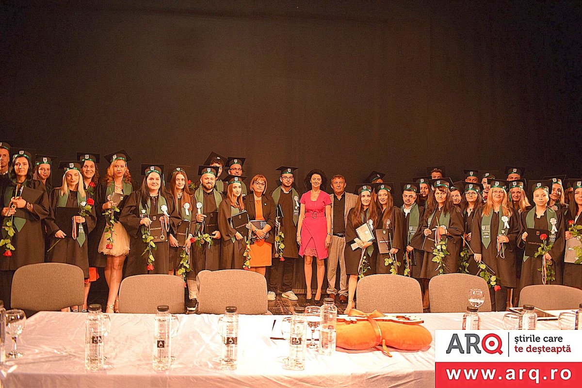 Cu absolvenți ai UAV la Teatrul Ioan Slavici 