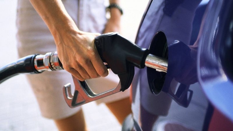 Plafonare carburanți: Scade prețul benzinei și motorinei, timp de 3 luni - DECIZIA Guvernului