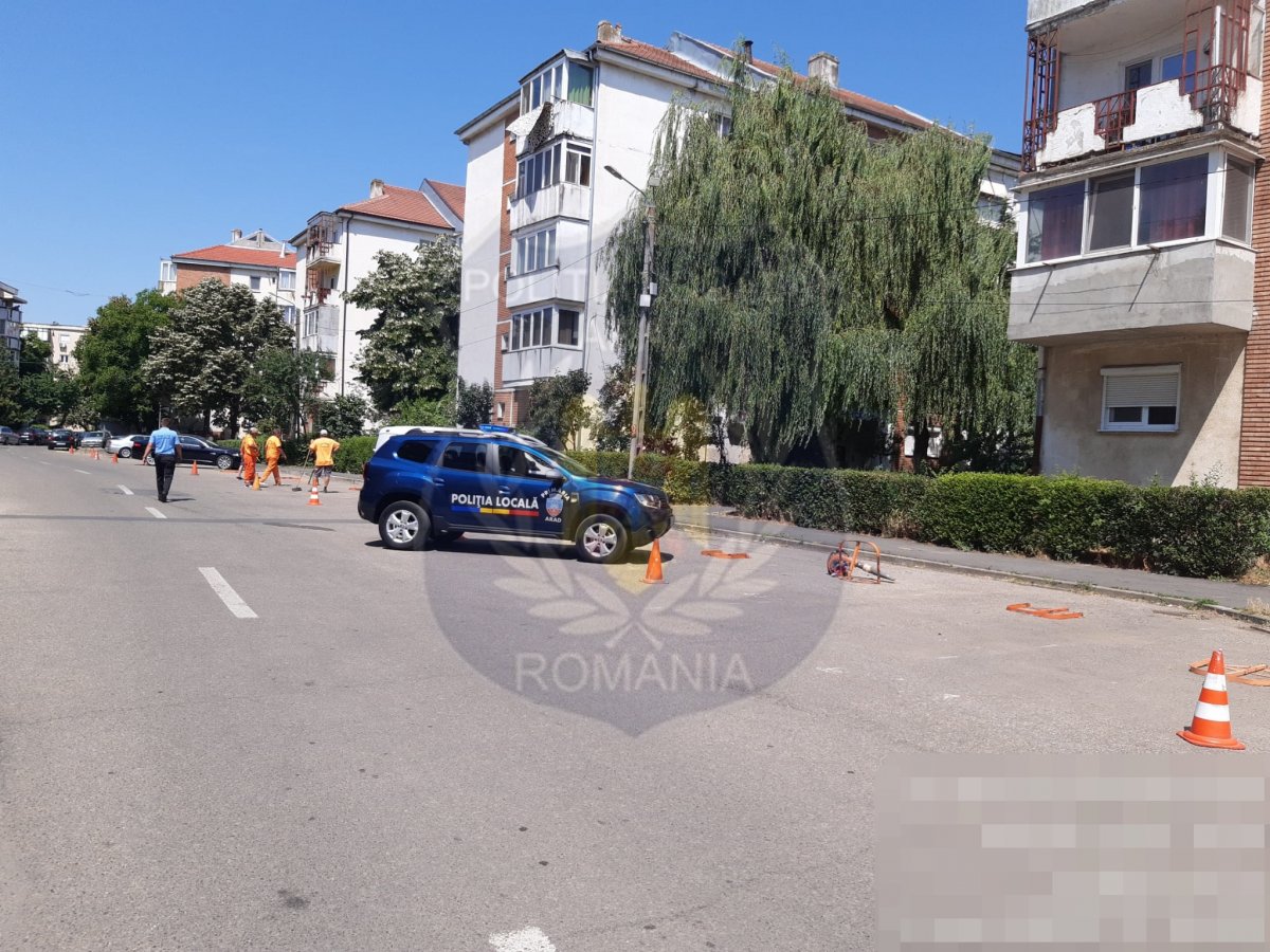 Cu ochii pe parcările de reşedinţă: Poliţia Locală a intervenit pentru eliberarea Fast Park-urilor din Micălaca ocupate fără contracte de închiriere