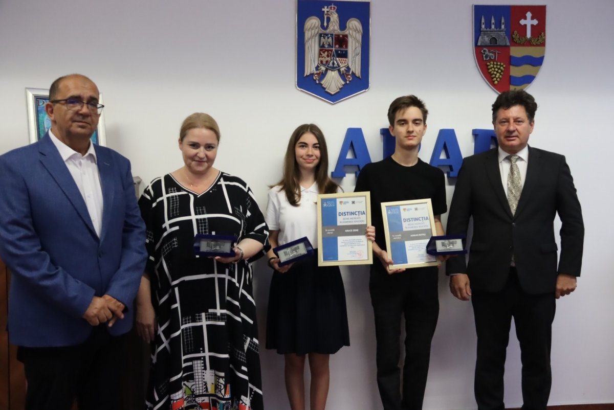 Elevii de zece ai Aradului, premiați de președintele Consiliului Județean