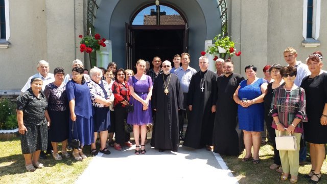 Vizita pastorală a Preasfinţitului Călin Ioan Bot în parohia greco-catolică Bârzava
