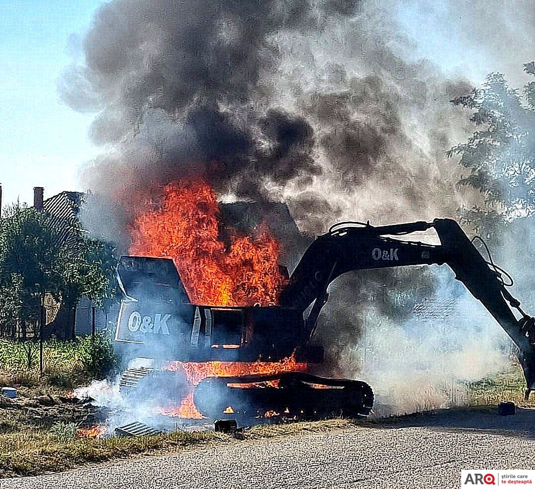 Un utilaj agricol s-a făcut scrum la Vinga