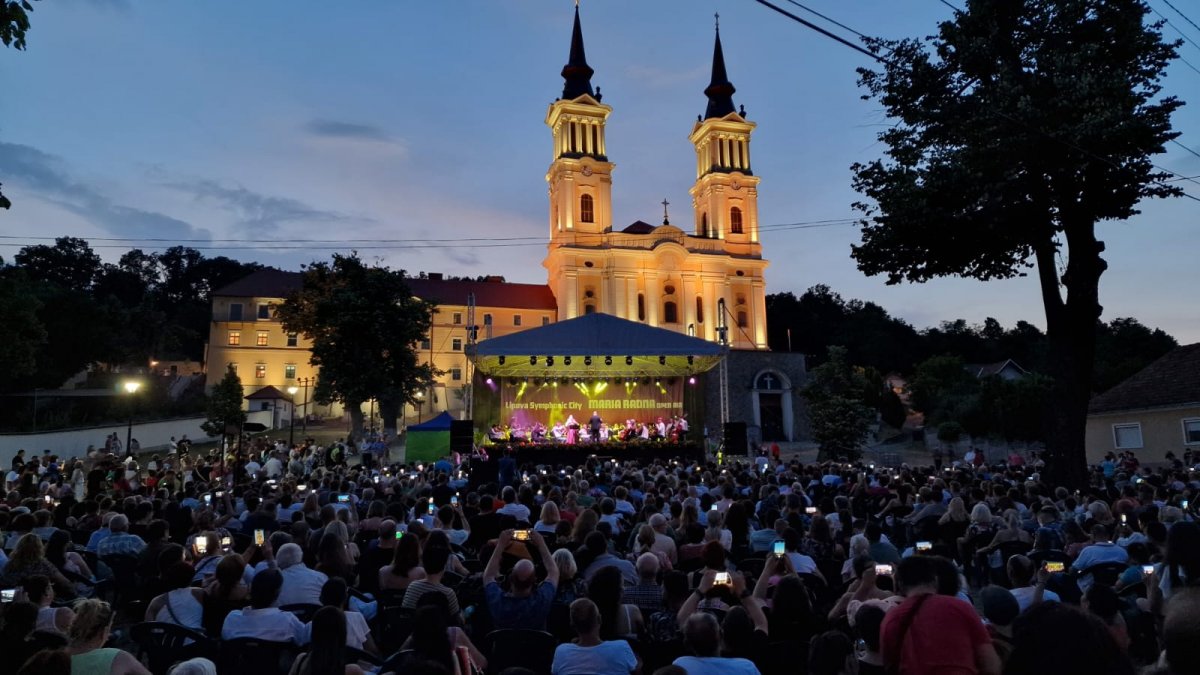 Ionel Bulbuc: „Aproximativ 2000 de arădeni au venit la spectacolul de muzică de la Mănăstirea Maria-Radna”