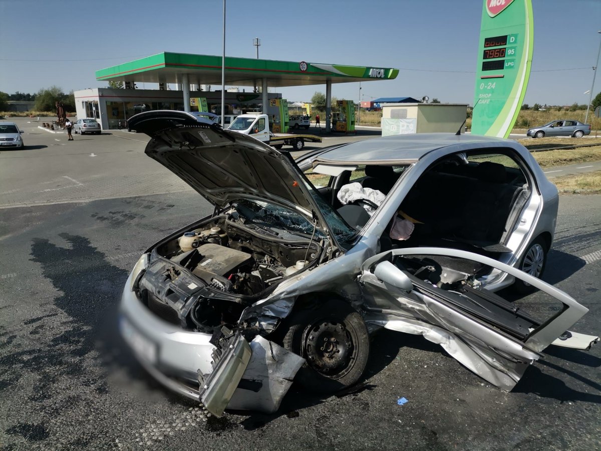 Accident între două autoturisme în Vladimirescu