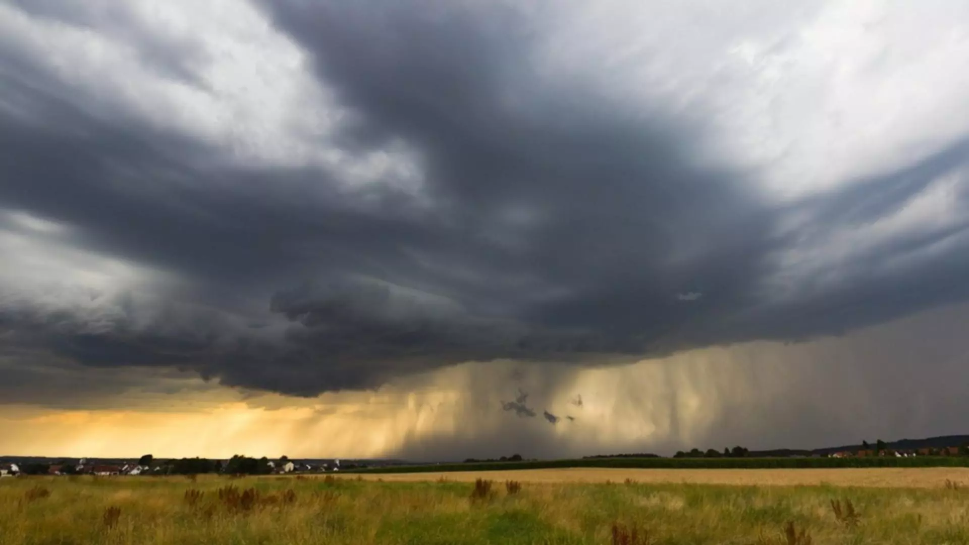 Avertizare meteo: Cod portocaliu de fenomene extreme în mai multe județe, până miercuri