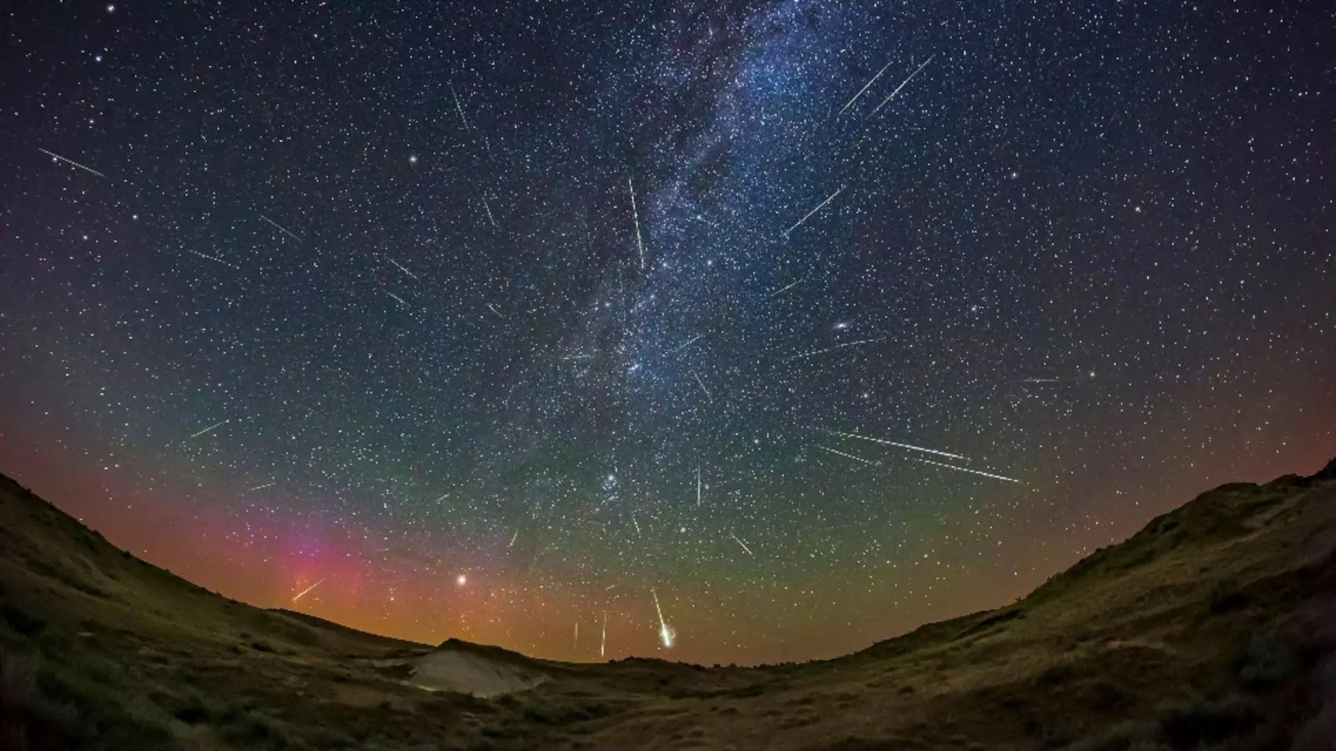 Perseidele, fenomenul astral care marchează luna august. Când are loc ploaia de stele