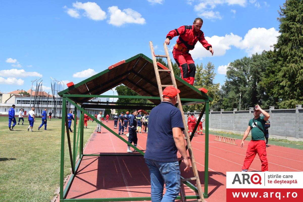 Pe Stadionul Gloria se desfășoară etapa națională a concursurilor profesionale ale serviciilor voluntare și private pentru situații de urgență