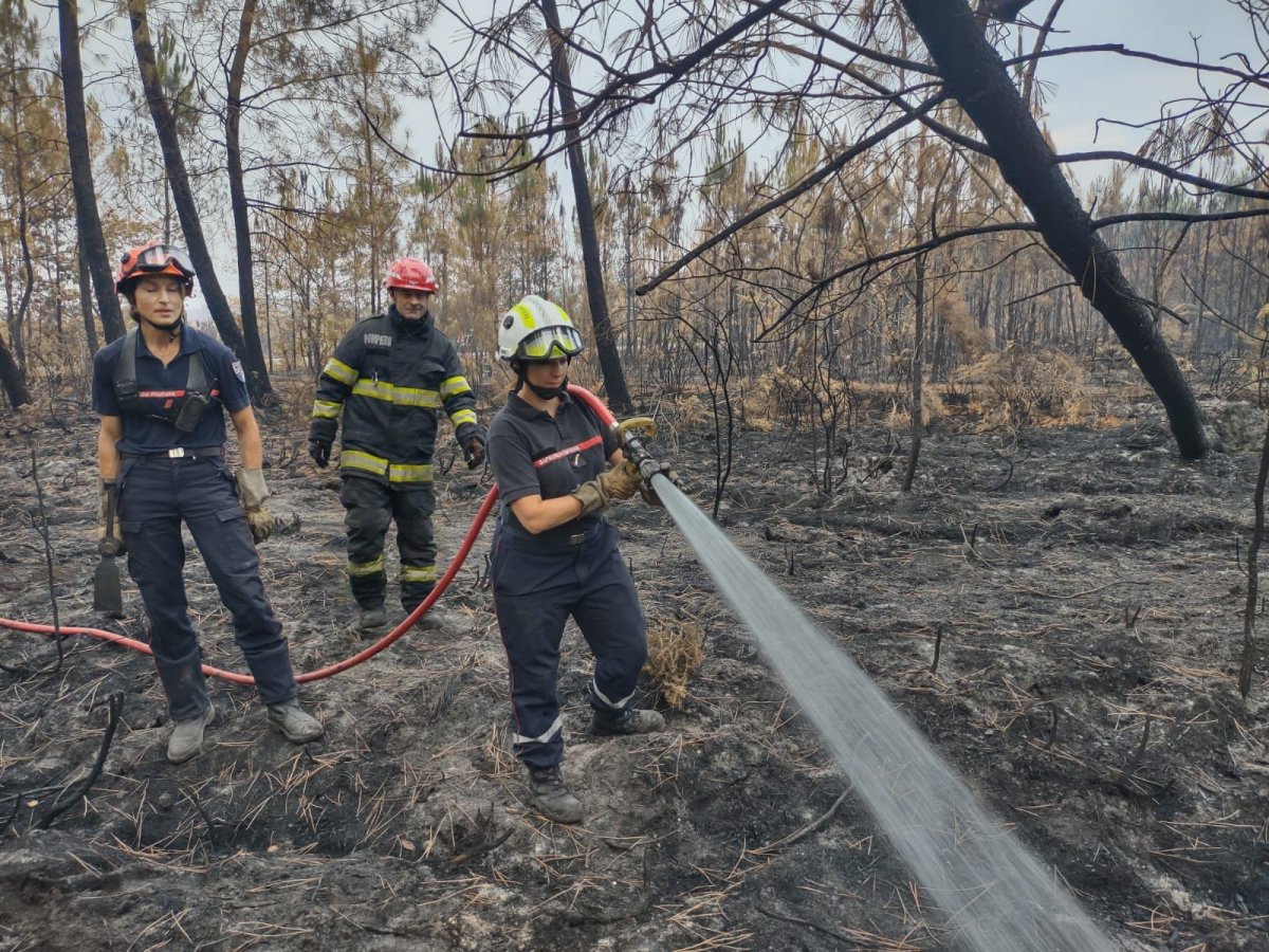 Misiunile modulului național de stins incendii continuă în Franța