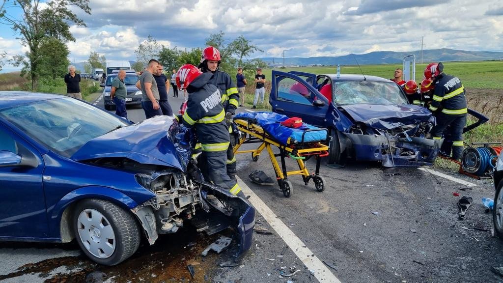 Accident la ieşirea din Horia spre Şiria soldat cu o victimă posibil încarcerată (FOTO) / UPDATE: Care a fost filmul accidentului