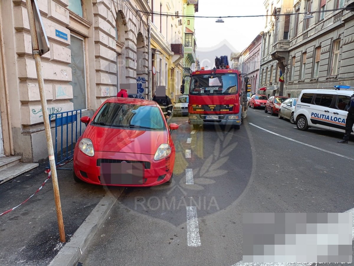 Șase autovehicule ridicate și 13 sancțiuni pentru staționare interzisă la sfârşitul săptămânii trecute