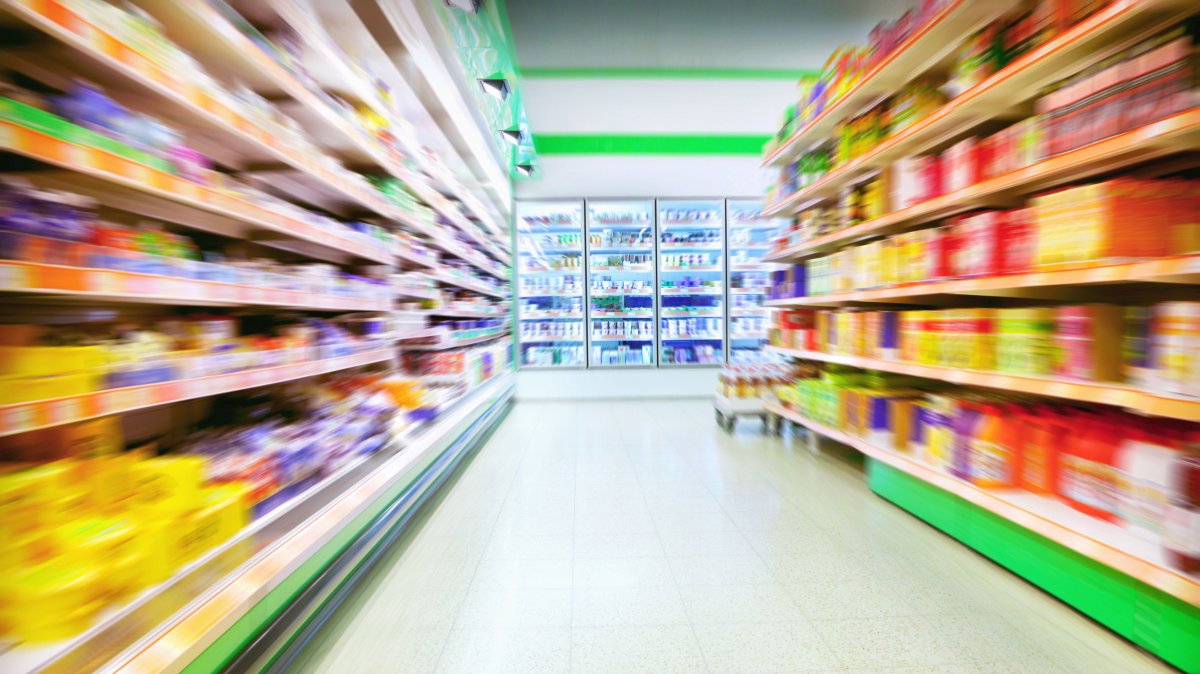 Comisariatul Județean pentru Protecția Consumatorilor Arad a continuat seria de controale la supermarketuri și la prestatorii de servicii de alimentație publică